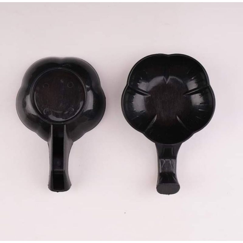  Muỗng đa đăng, vừa đựng mực vừa là gác bút